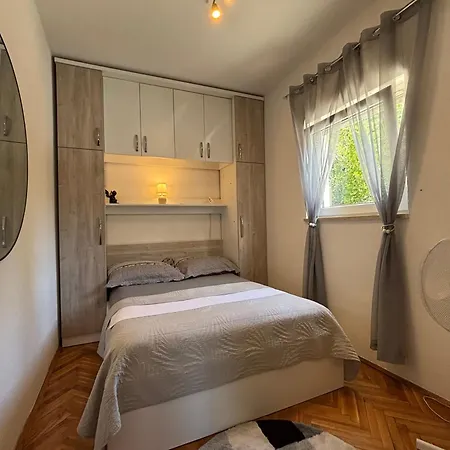 Apartman Lu&ni *
